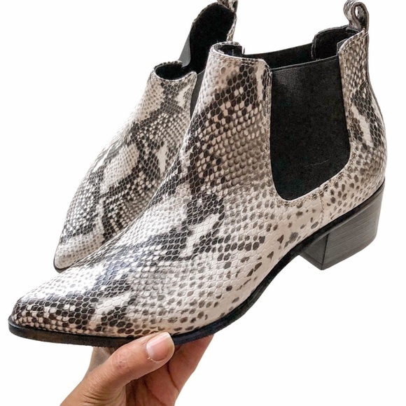 Blondo Emelia Snakeskin Print Waterproof Leather Ankle Boots Black White Size 8 - Picture 1 of 12